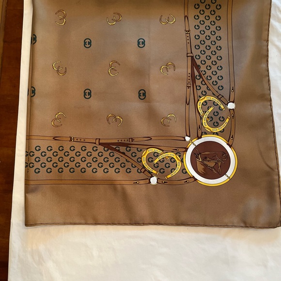 Gucci silk scarf - Picture 2 of 3